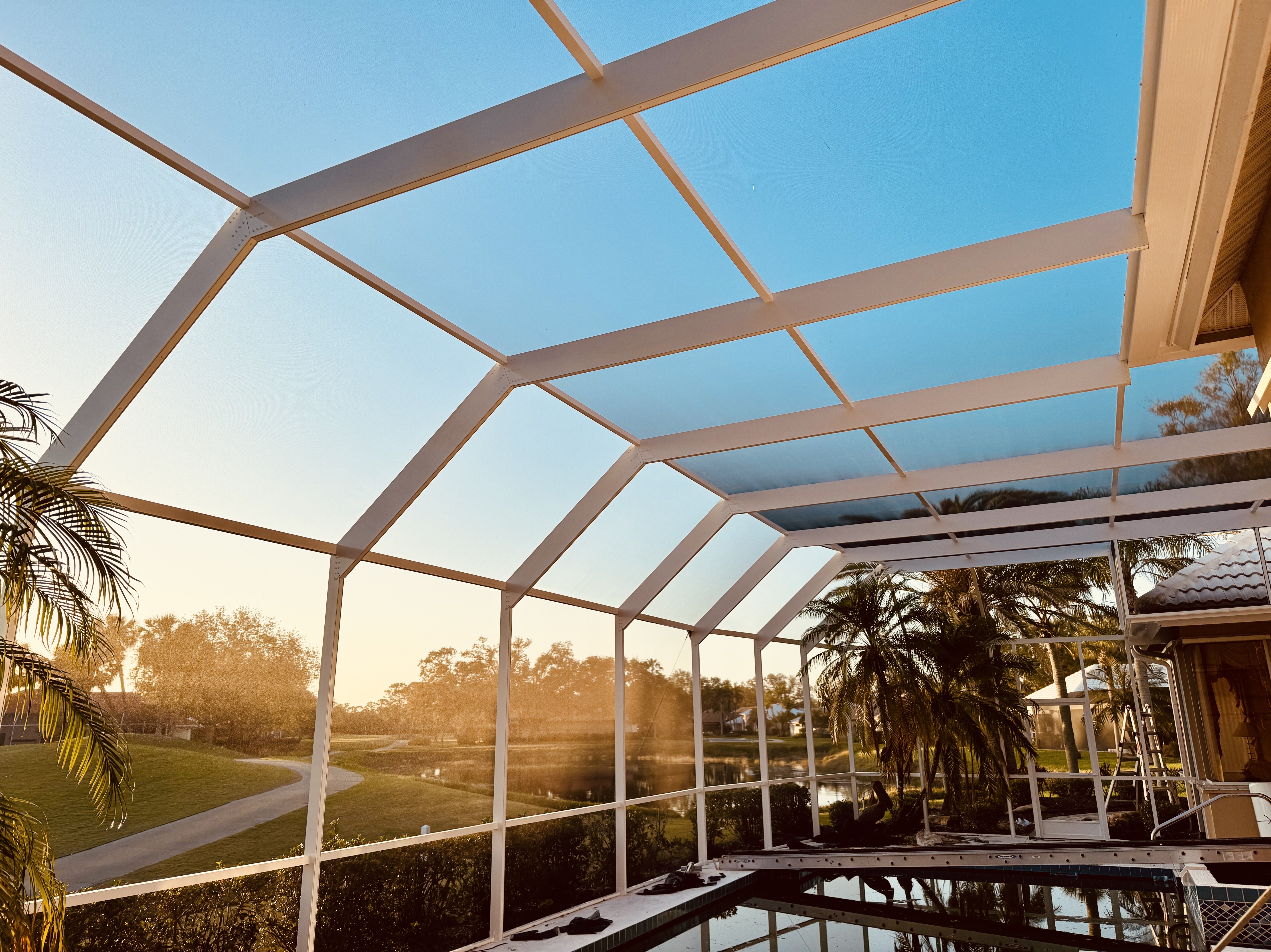 Expert screen enclosure construction